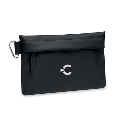 Vista frontal de organizador negro en RPET con logo impreso