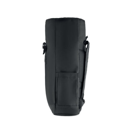 Vista lateral de mochila negra con bolsillo