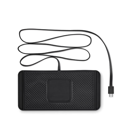 Interior de coche con cargador con cable USB