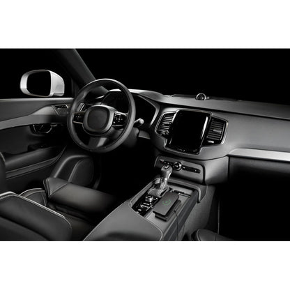 Vista superior de cargador negro de coche con cable USB