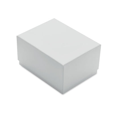 Caja blanca cerrada de regalo