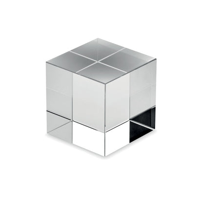 Vista lateral de Trofeo de cristal con forma de cubo