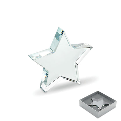 Trofeo de cristal con forma de estrella y caja gris al lado
