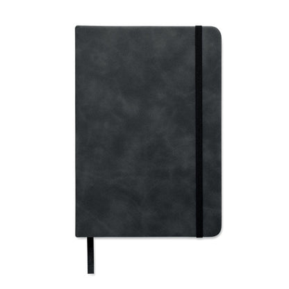 Portada de cuaderno negro con cierre de goma elástica