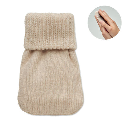 Calienta manos de poliester tricotado beige. Manos con calienta manos