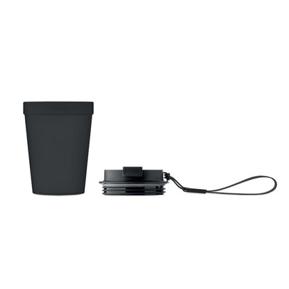Vista frontal de vaso de PP negro con tapa y correa negra a un lado