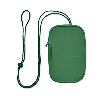 Vista trasera de bolsa de viaje con asa cruzada. verde