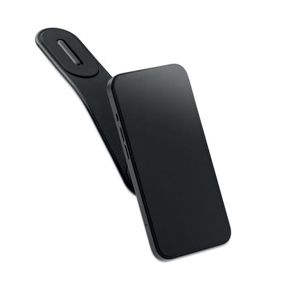 Teléfono móvil sobre un soporte negro curvado