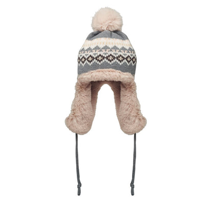 Vista posterior de gorro de punto estampado con orejeras y pompón. Forro de borreguito.