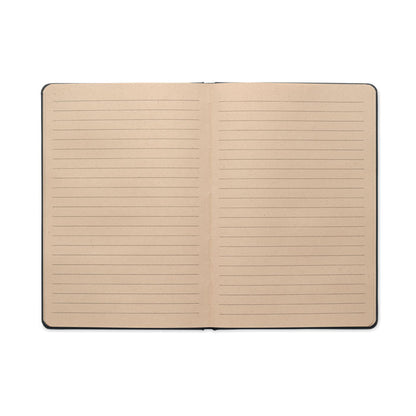Libreta negra abierta con hojas rayadas 
