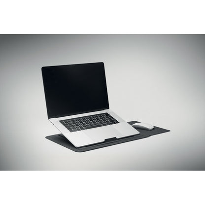 Portatil con funda de fieltro multifuncional con soporte