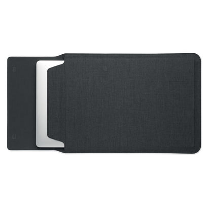 Portátil dentro de funda de fieltro RPET