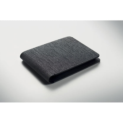 Detalle de varios compartimentos de cartera de bolsillo