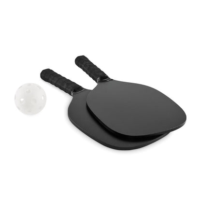 palas negras de pickleball y pelota blanca