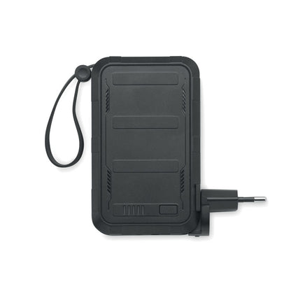 Vista lateral de powerbank negra con enchufe integrado