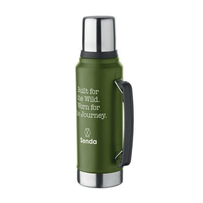 Vista lateral de botella de 1L de acero verde militar con logo impreso, asa y tapa cromada