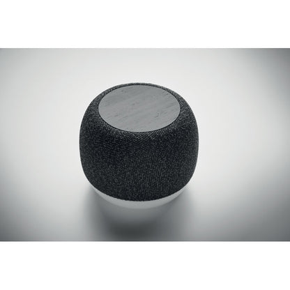 Altavoz inalámbrico son parte superior de madera negra