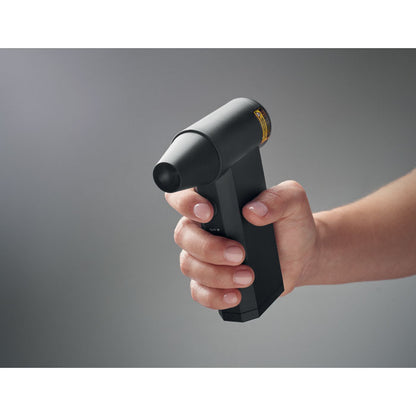 Mano con turboventilador negro