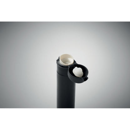 Vista superior de botella de acero negro sin tapón