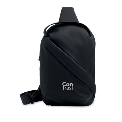 Vista fronta de mochila negra con bosillo, 1 asa. Logo impreso