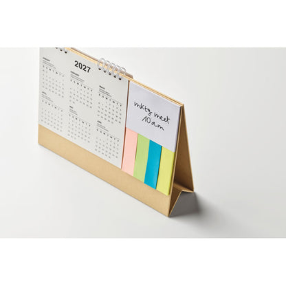 Vista lateral de calendario de 4 años con notas adhesivas de colores