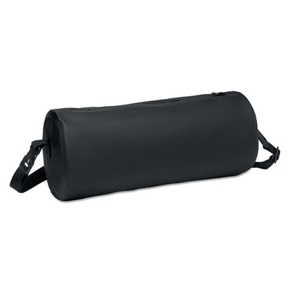 Vista frontal de bolsa de deporte negra cilíndrica de RPET