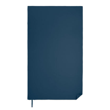 Toalla de microfibra azul extendida