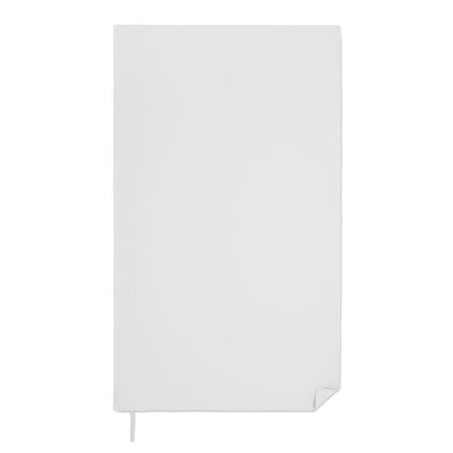 Toalla de microfibra verde colgada