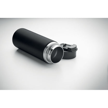 Detalle de la apertura de la botella de acero reciclado