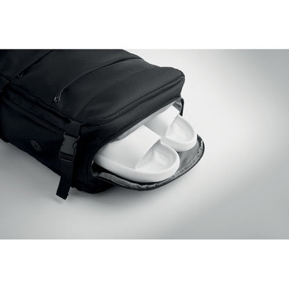 Mochila de cabina colocada sobre maleta trolley