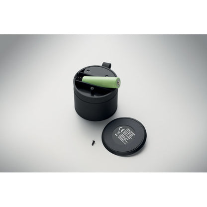 Altavoz abierto con batería visible