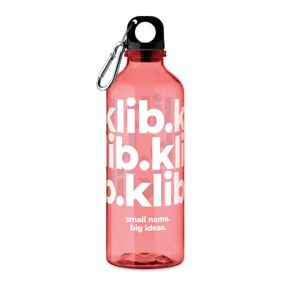 Botella RPET roja con texto blanco impreso
