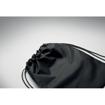 Detalle del cordón de la mochila negra