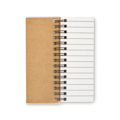 Interior del set de notas con hojas rayadas y anillas