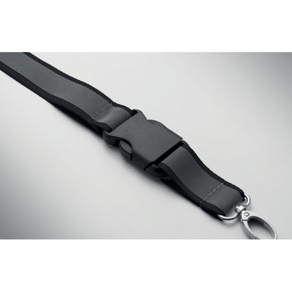 Detalle de hebilla desmontable en lanyard RPET