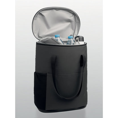 Mochila nevera abierta con bebidas en el interior