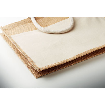 Bolsa de yute y algodón sobre fondo neutro