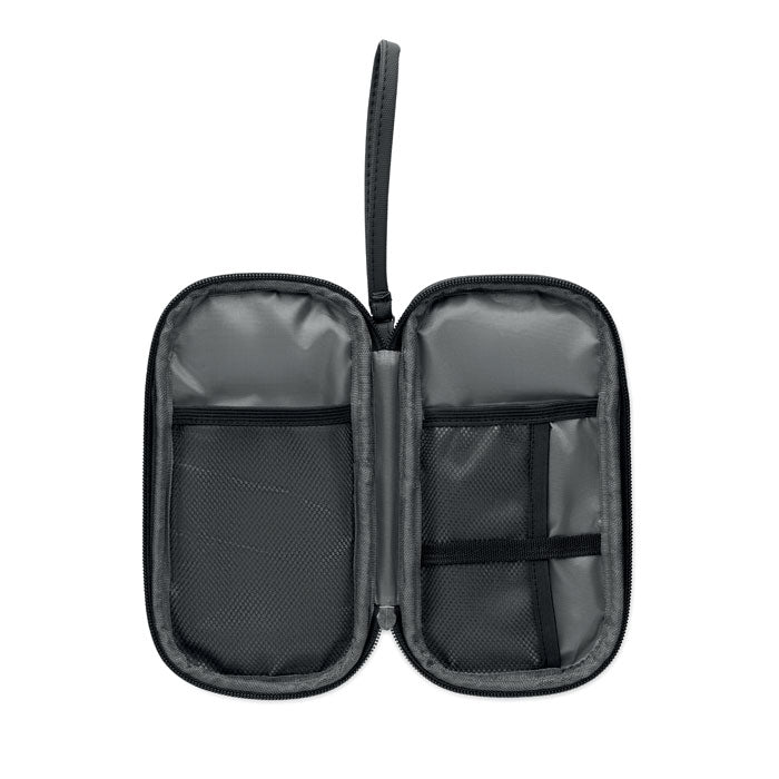 Interior de una bolsa organizadora en color gris, con compartimentos y malla para almacenamiento, ideal para accesorios.