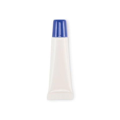 Bálsamo labial en tubo con tapón azul