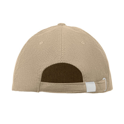 Gorra de pana beige colocada sobre mesa