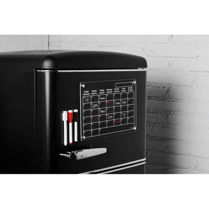 Pizarra planificadora mensual montada en pared