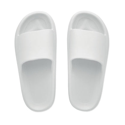 Chanclas blancas vistas desde arriba