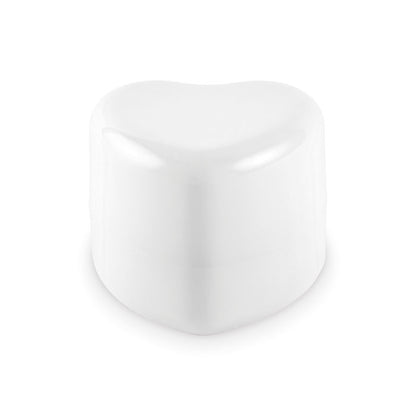 Envase de bálsamo labial blanco con forma de corazón