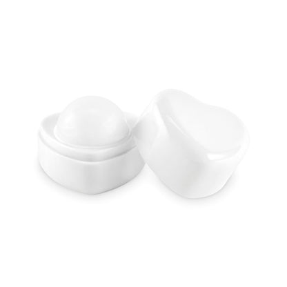 Bálsamo labial en envase corazón color blanco abierto