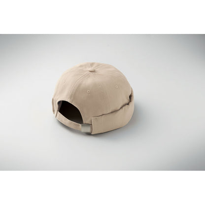 Vista interior de la gorra beige