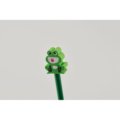 Lápiz de madera con goma de animal sobre fondo neutro