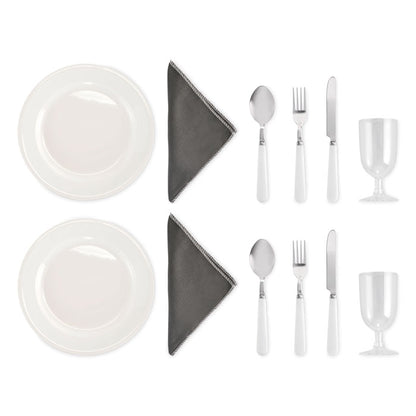 Conjunto de platos y cubiertos incluidos en la bolsa