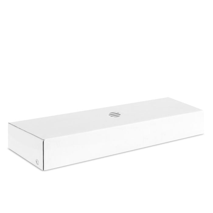 Caja blanca alargada con un diseño minimalista, ideal para almacenar herramientas como el CLAW IT - Martillo de garra.