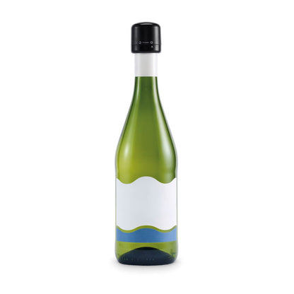 Tapón de botella en botella de vino espumoso