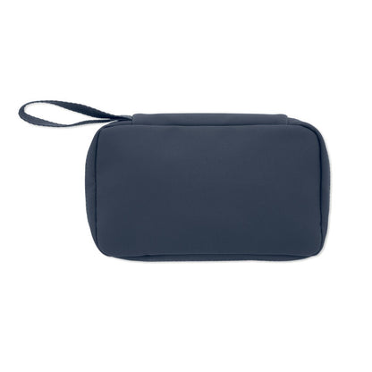 Neceser azul colocado sobre superficie decorativa